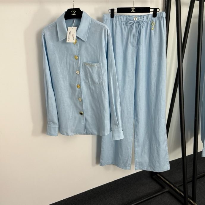 Костюм жіночий