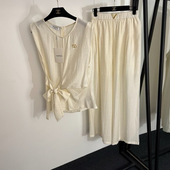 Костюм женский