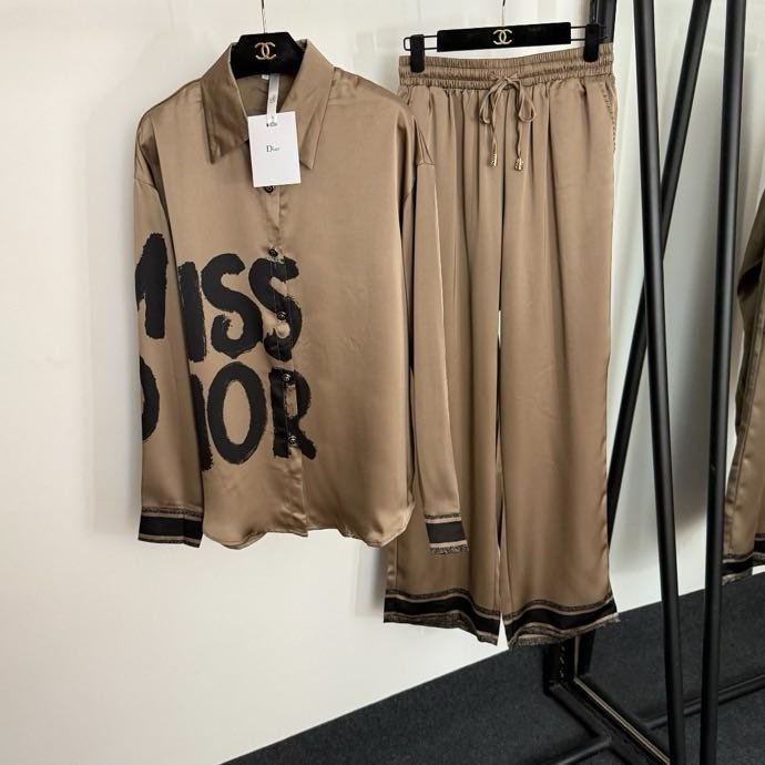 Костюм женский