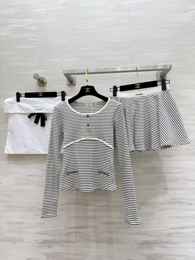 Костюм женский