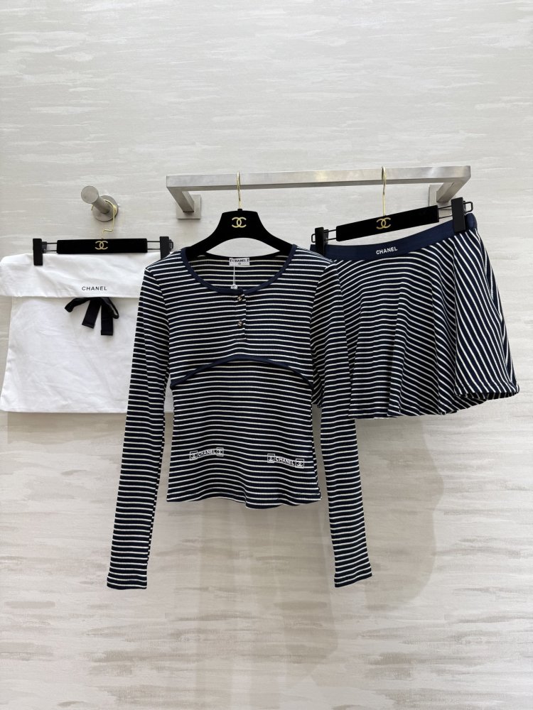 Костюм женский