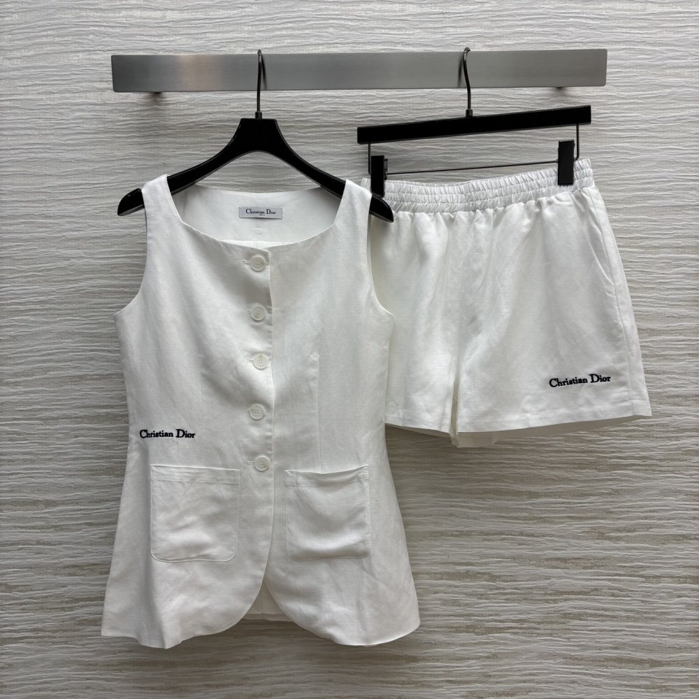 Костюм женский