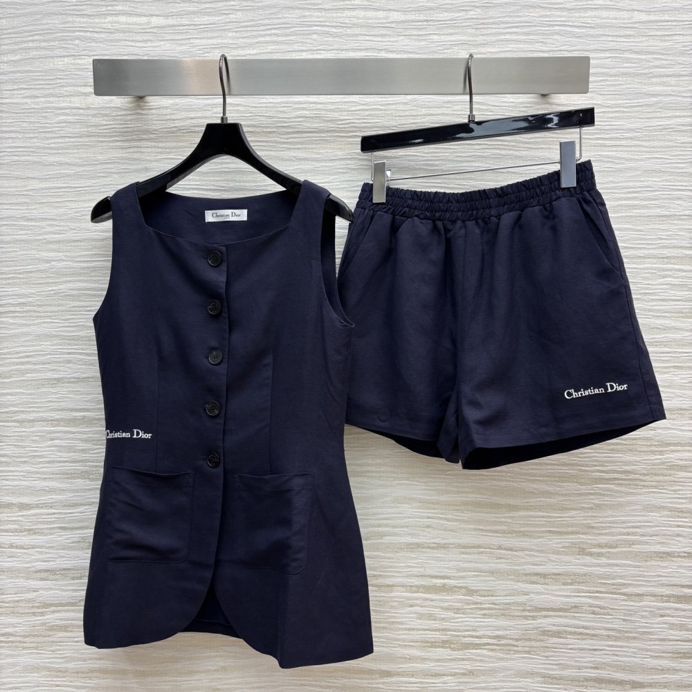 Костюм женский