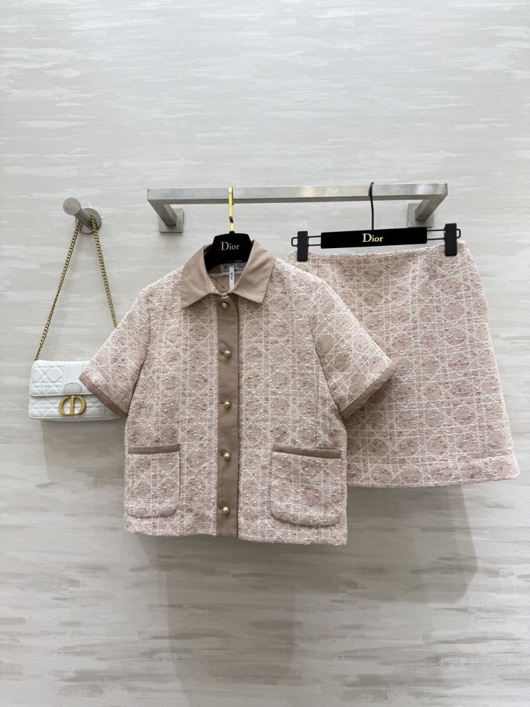 Костюм женский