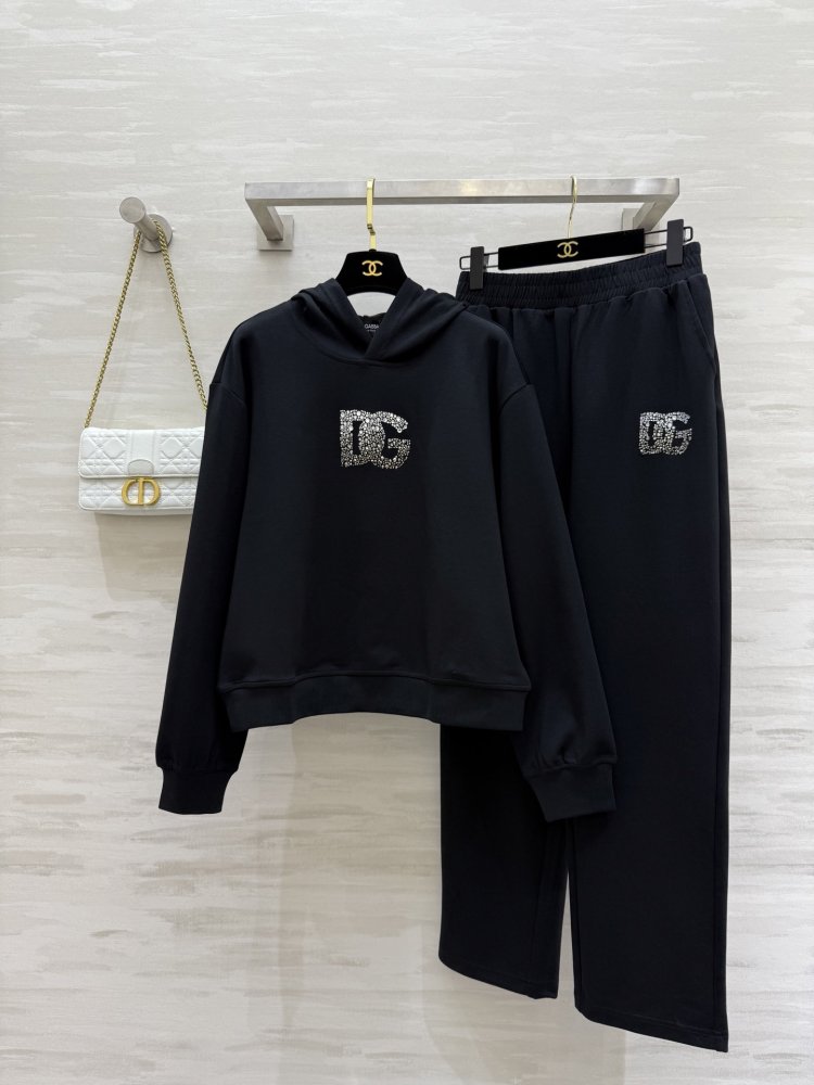 Костюм жіночий