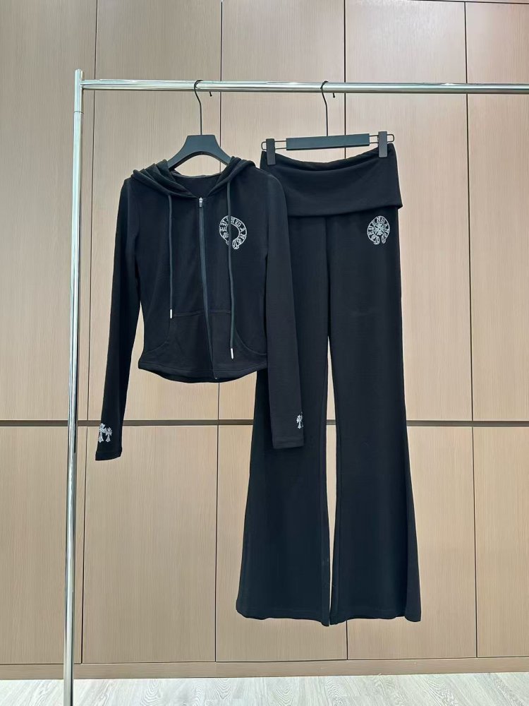 Костюм жіночий