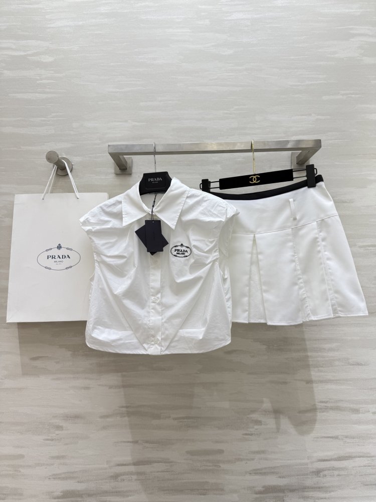 Костюм женский