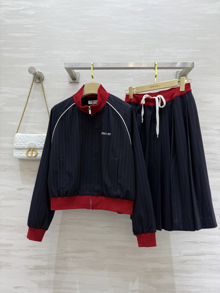 Костюм женский