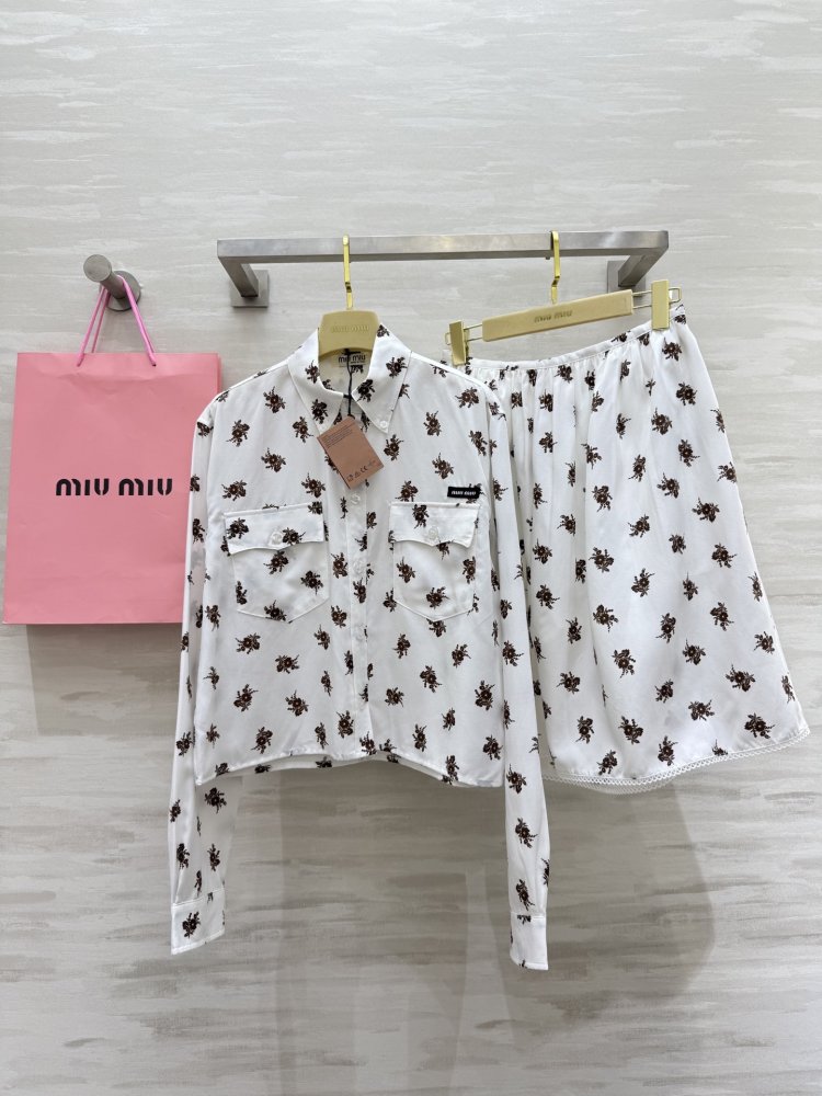 Костюм женский