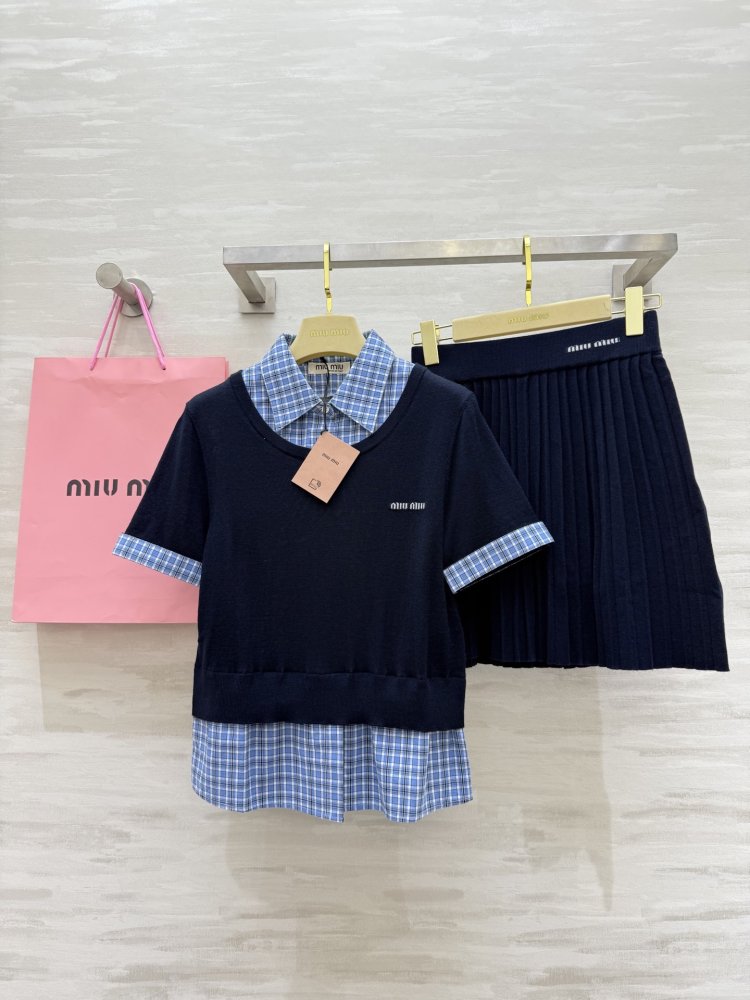 Костюм жіночий