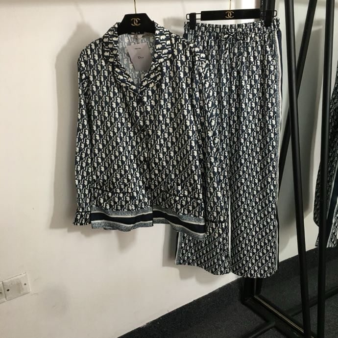 Костюм женский