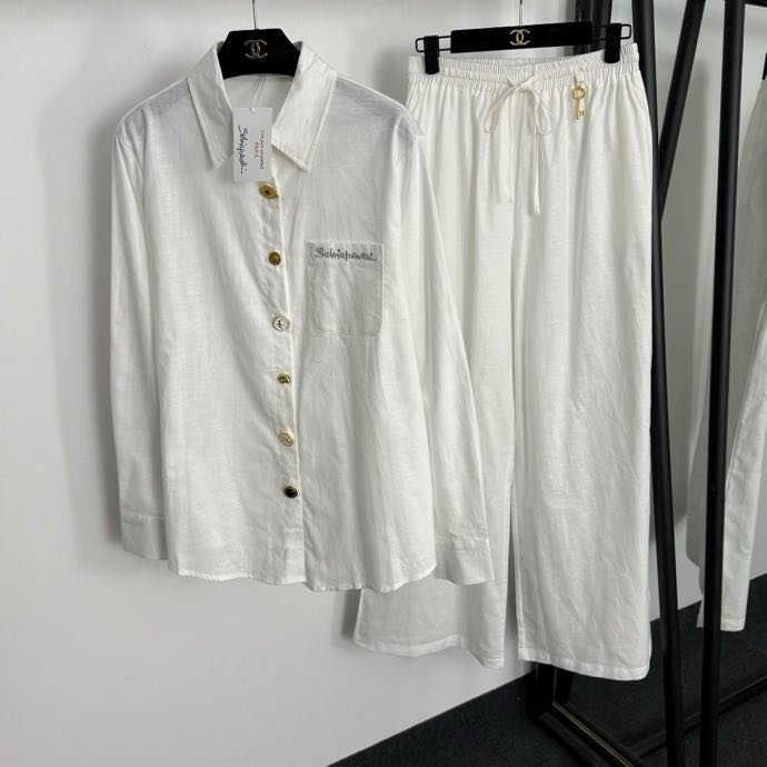 Костюм жіночий