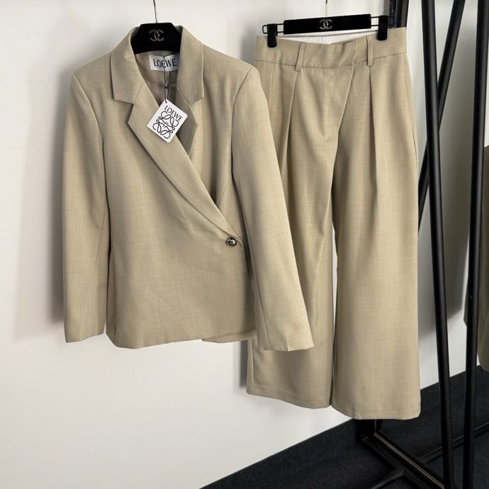 Костюм женский