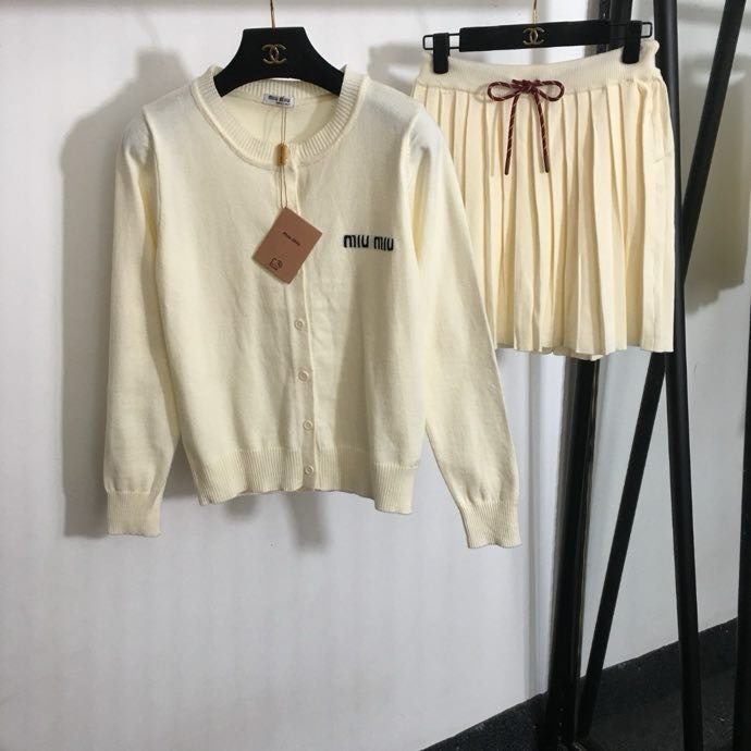 Костюм женский