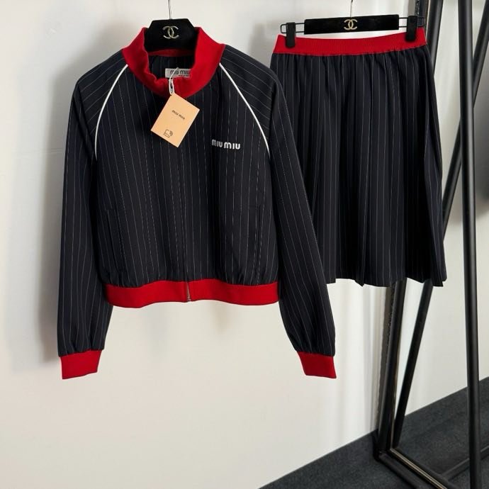 Костюм жіночий