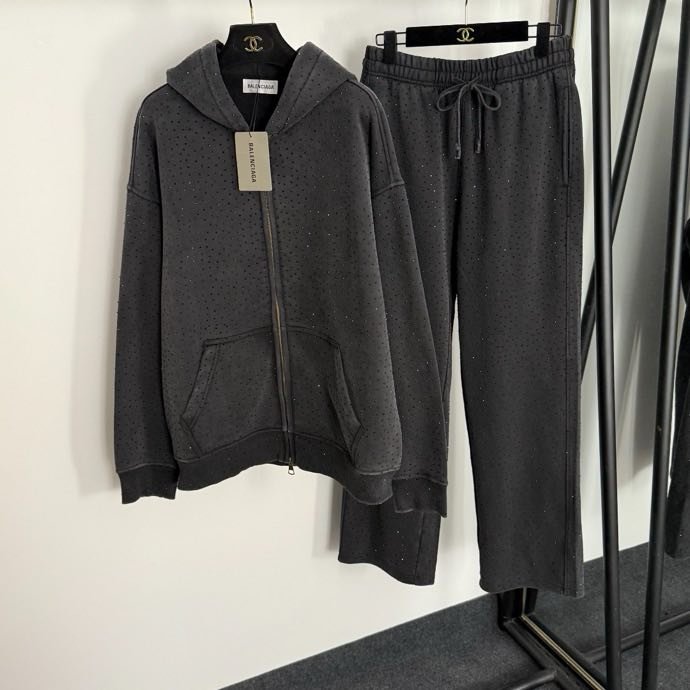 Костюм жіночий