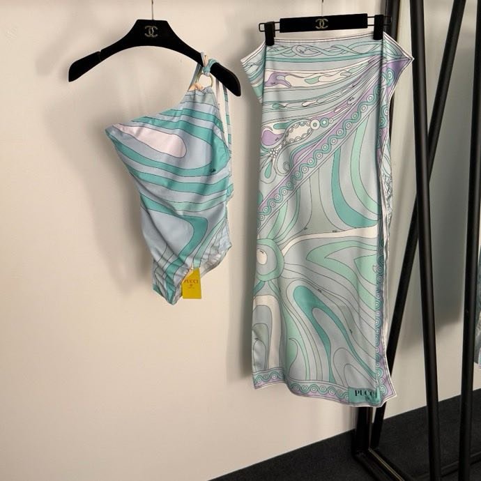 Костюм женский