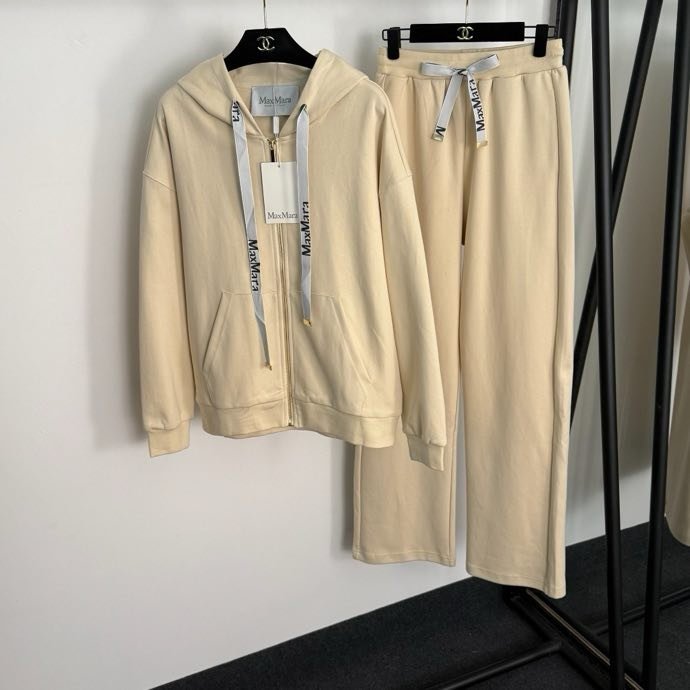 Костюм женский