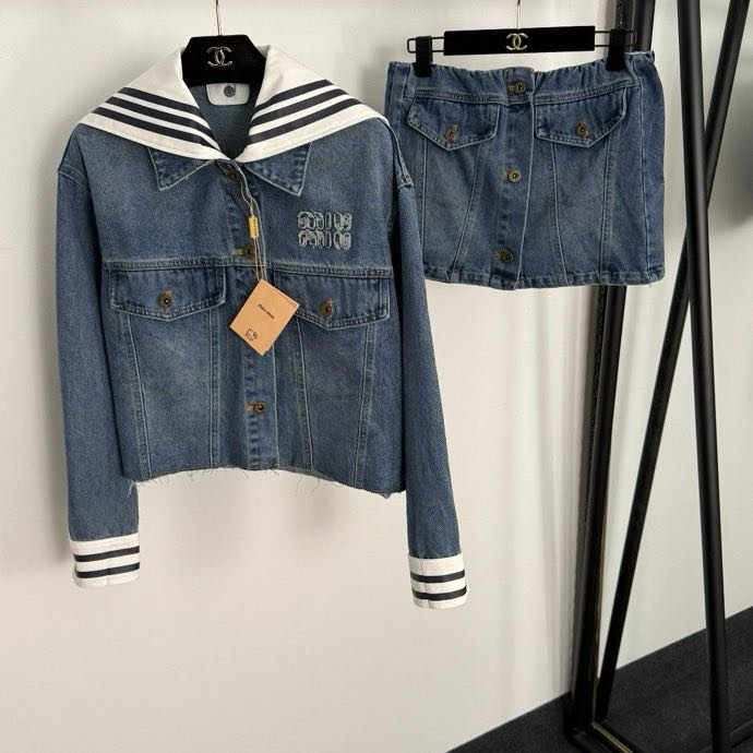 Костюм женский