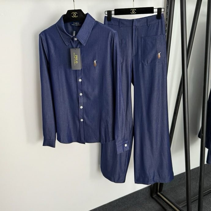 Костюм женский