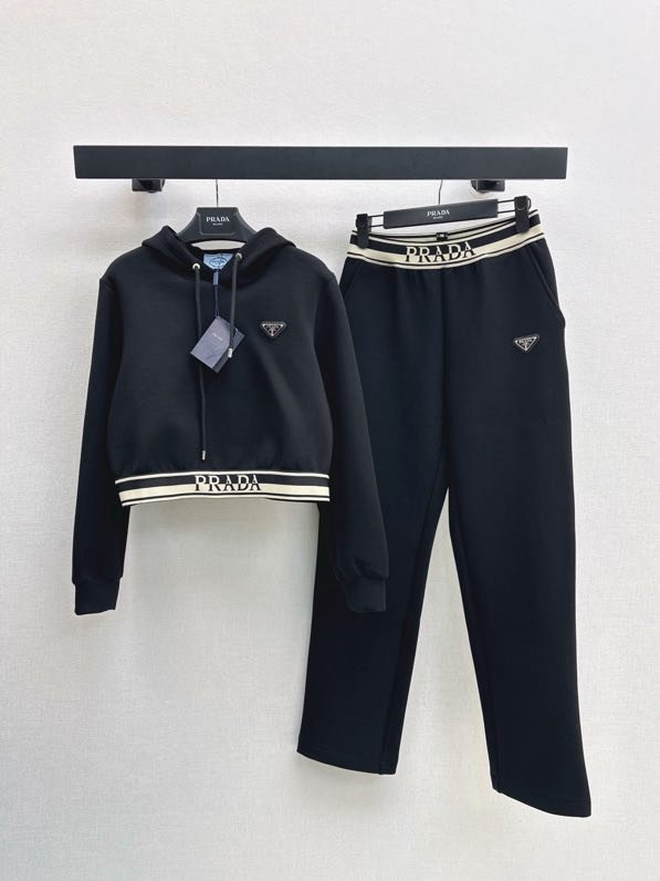 Костюм женский