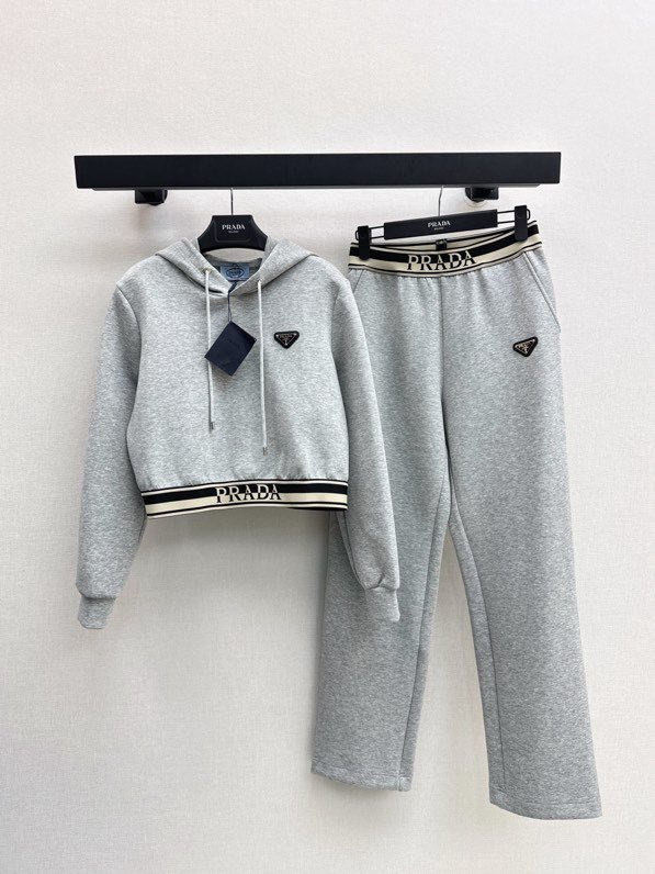 Костюм женский