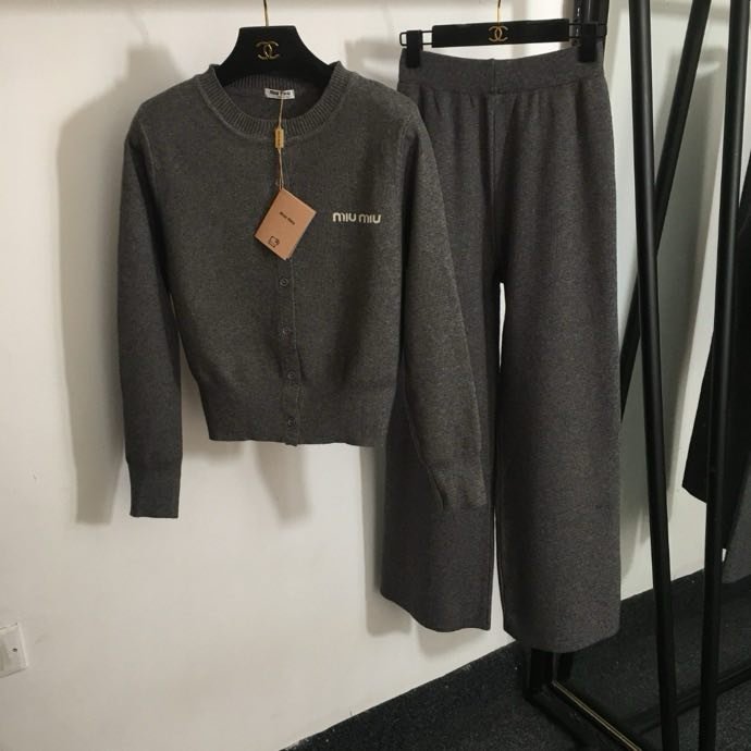 Костюм женский