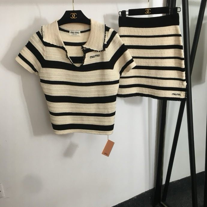 Костюм жіночий