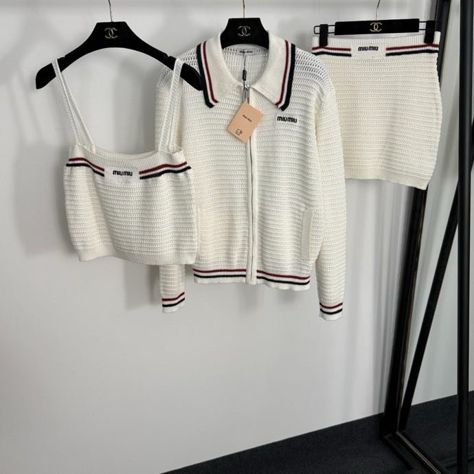 Костюм женский