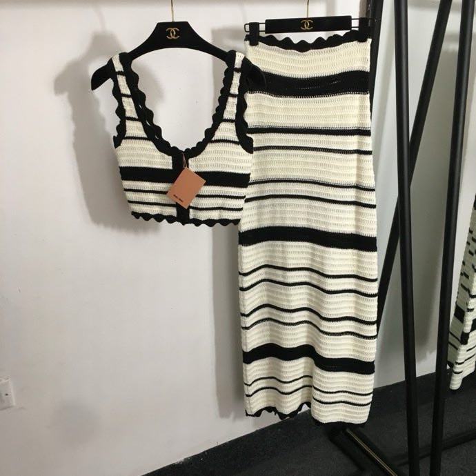 Костюм жіночий