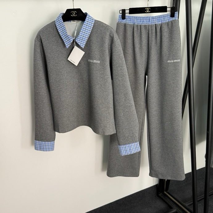 Костюм женский