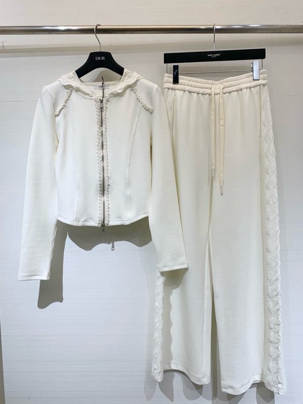 Костюм женский