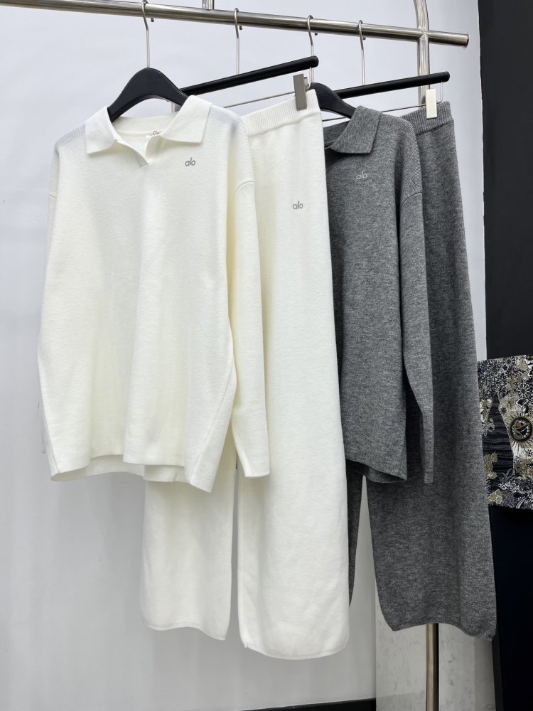 Костюм жіночий