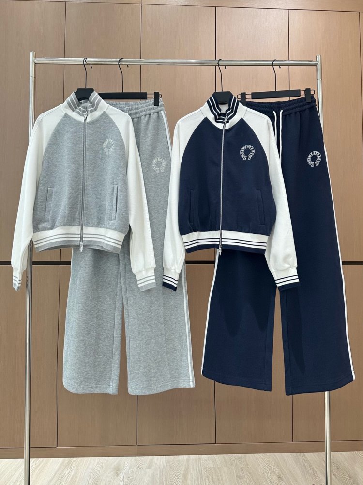 Костюм жіночий