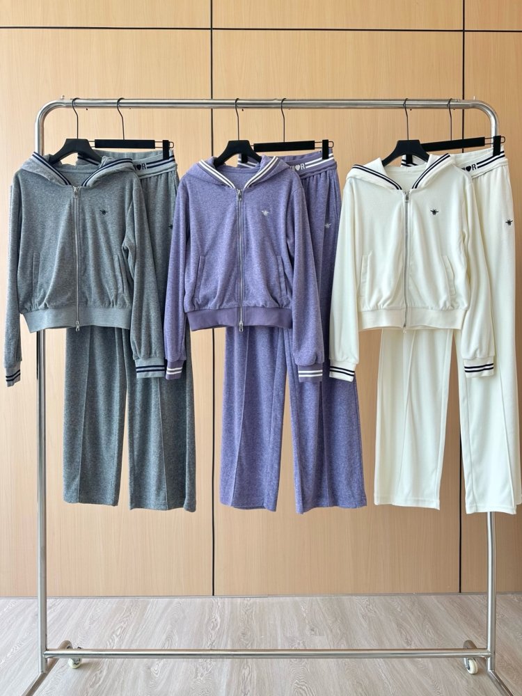 Костюм жіночий