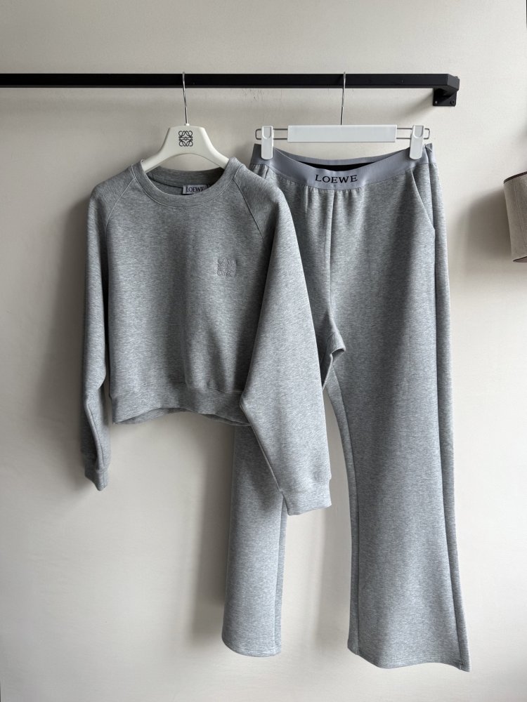 Костюм жіночий