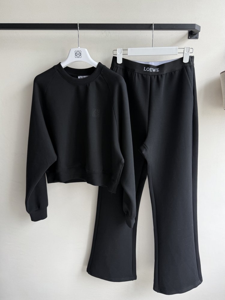 Костюм жіночий