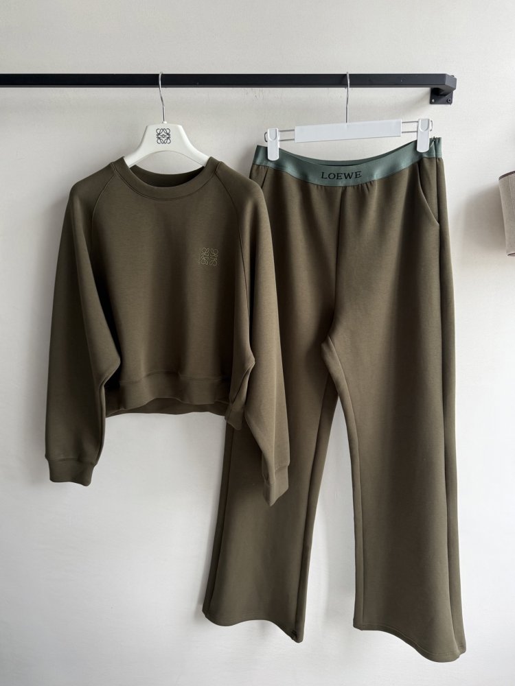 Костюм жіночий