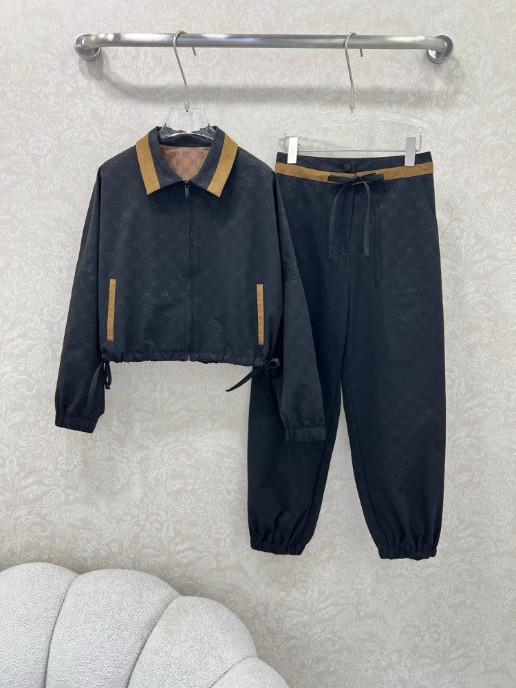 Костюм жіночий