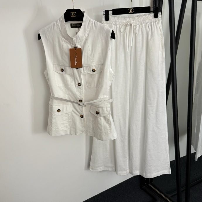 Костюм жіночий