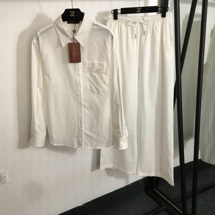 Костюм жіночий