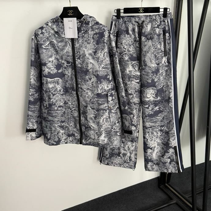 Костюм женский