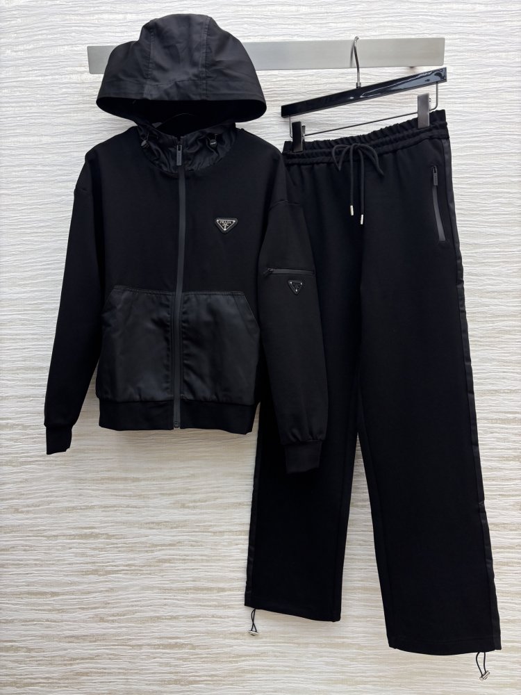 Костюм жіночий