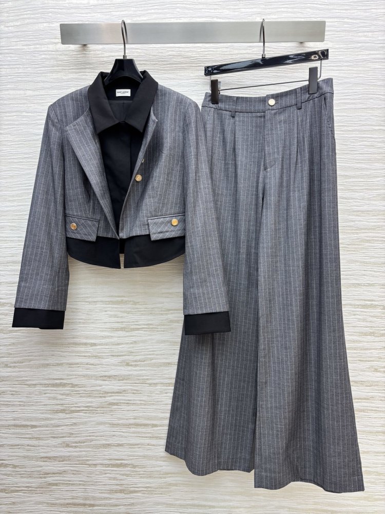 Костюм жіночий