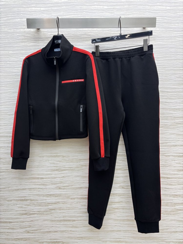 Костюм женский