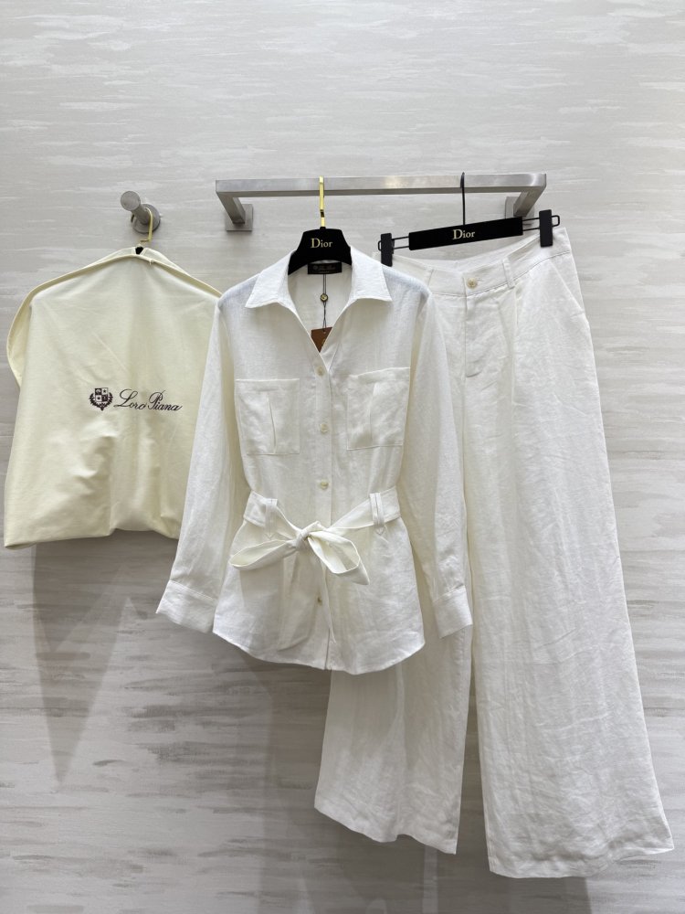 Костюм жіночий