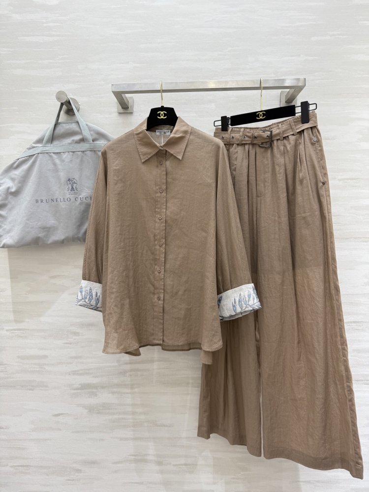 Костюм жіночий