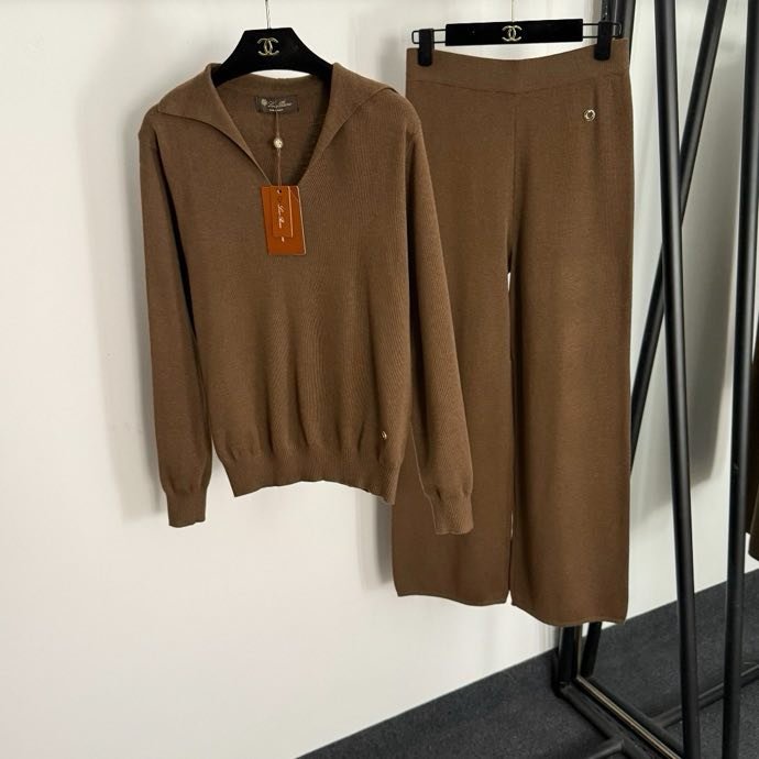 Костюм женский