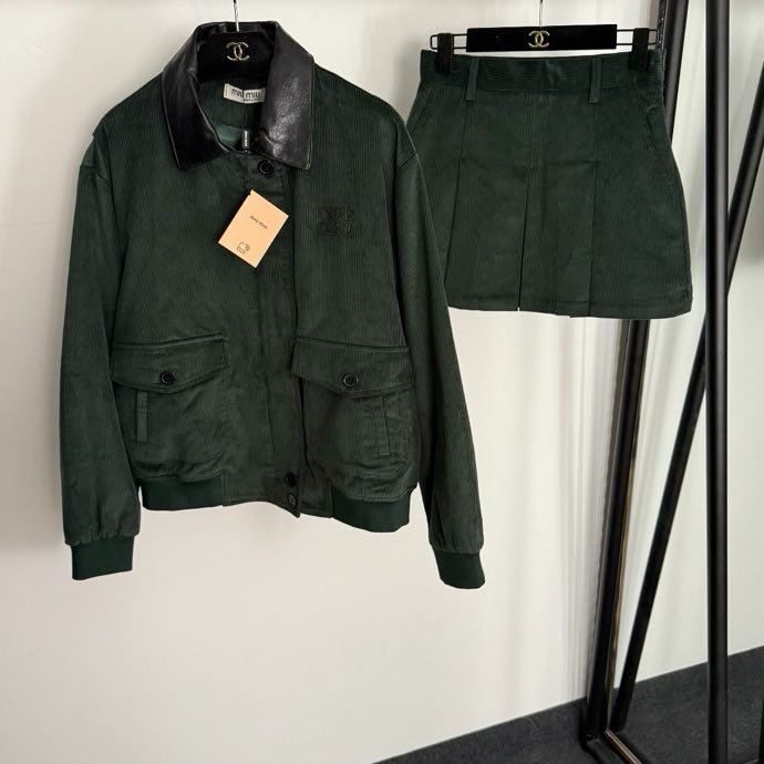 Костюм женский