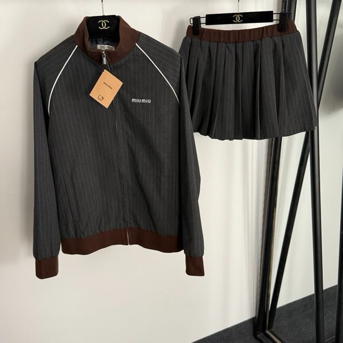 Костюм женский